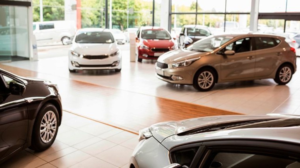 Ventas de coches en marzo bajan.