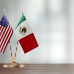 Estados unidos pide a México reactivar sector automotriz.