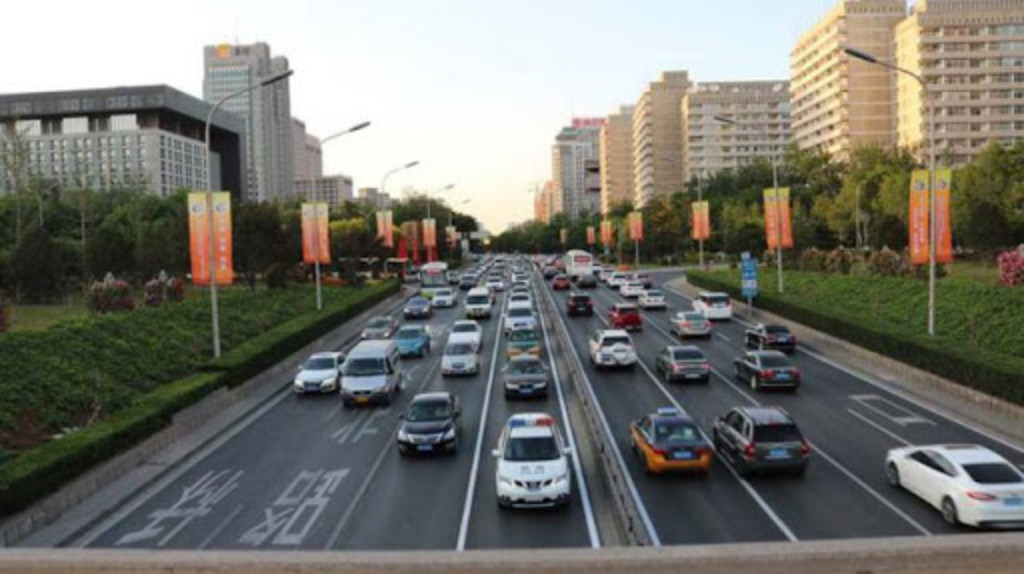 China subsidia compra de coches con hasta mil 400 dólares en efectivo.