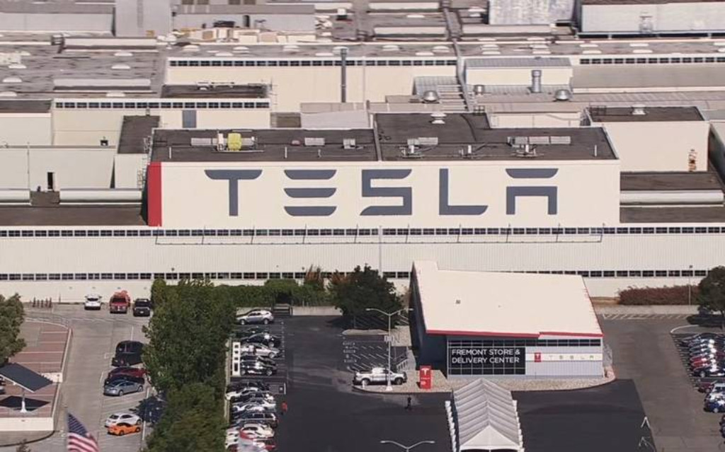 Tesla podría mudar su planta de California a Guanajuato, da a conocer Diego Sinuhé Rodríguez