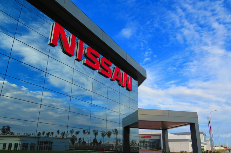 Nissan reabre sus plantas