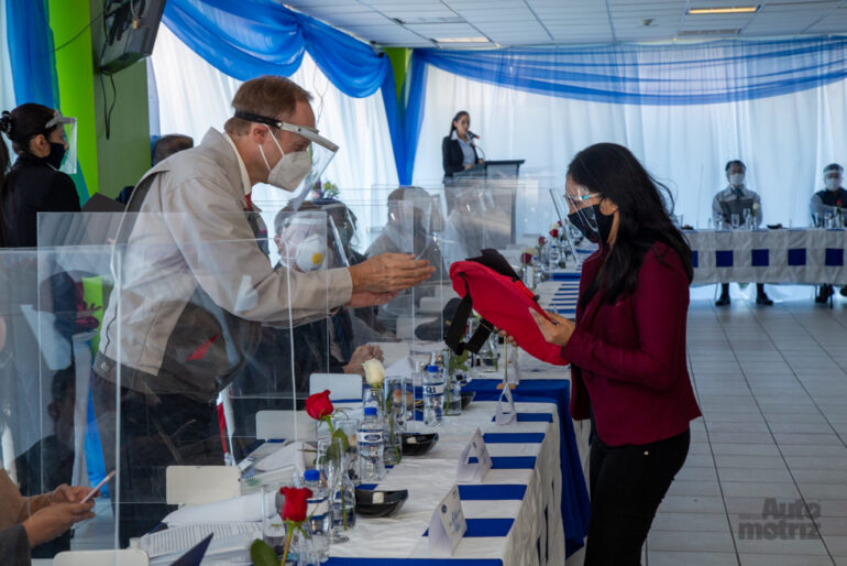 Hitachi recibe certificación Q1 de Ford