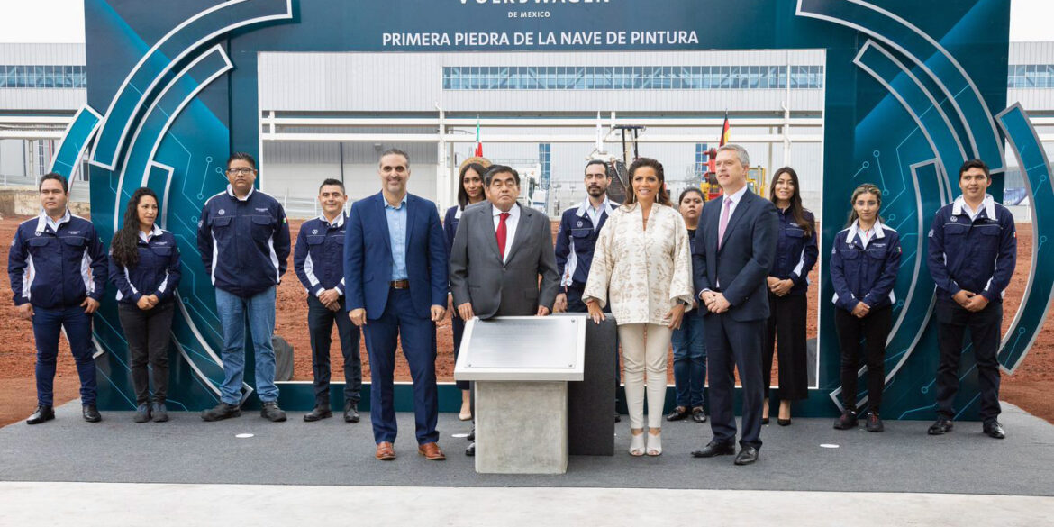 Volkswagen de México anuncia inversión en planta poblana