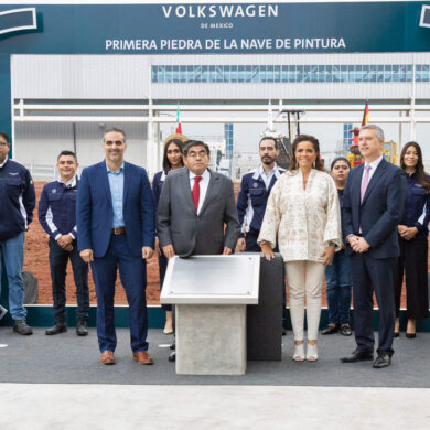 Volkswagen de México anuncia inversión en planta poblana