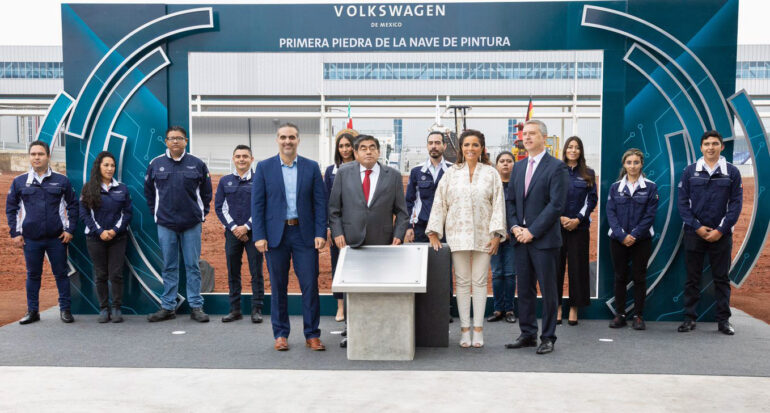 Volkswagen de México anuncia inversión en planta poblana