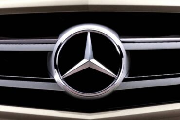 Mercedes-Benz sale de mercado ruso