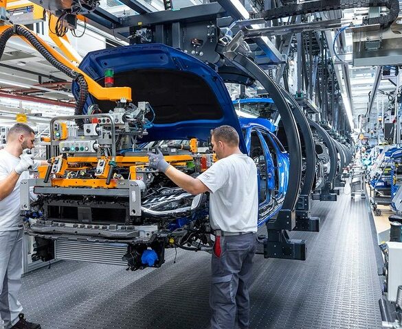 Toyota producirá máximo 10.6 millones de unidades en 2023