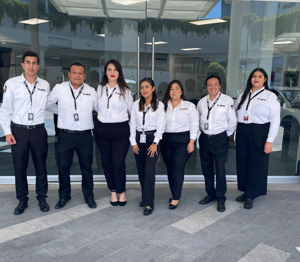 Equipo de SEV México en la apertura de la agencia de Tijuana