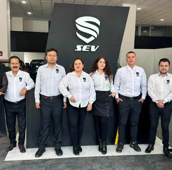 El equipo de SEV en la apertura de su nueva agencia en la CDMX.