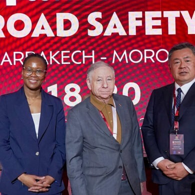 Nneka Henry, directora del Fondo de Seguridad Vial de las Naciones Unidas (izquierda), Jean Todt, enviado especial del Secretario General de las Naciones Unidas para la seguridad vial (centro), Hideaki Takaishi, director general de la División de Planificación de Seguridad de Honda (derecha)