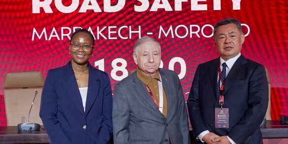 Nneka Henry, directora del Fondo de Seguridad Vial de las Naciones Unidas (izquierda), Jean Todt, enviado especial del Secretario General de las Naciones Unidas para la seguridad vial (centro), Hideaki Takaishi, director general de la División de Planificación de Seguridad de Honda (derecha)