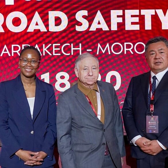 Nneka Henry, directora del Fondo de Seguridad Vial de las Naciones Unidas (izquierda), Jean Todt, enviado especial del Secretario General de las Naciones Unidas para la seguridad vial (centro), Hideaki Takaishi, director general de la División de Planificación de Seguridad de Honda (derecha)