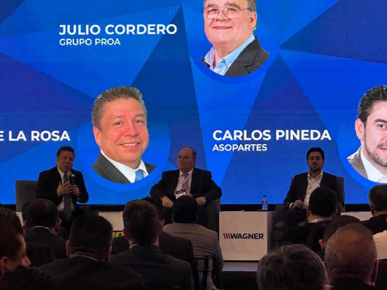 Julio Cordero, presidente de Grupo PROA de Argentina; Carlos Andrés Pineda, Presidente de Asopartes de Colombia y Roberto de la Rosa, Presidente de ARIDRA de México