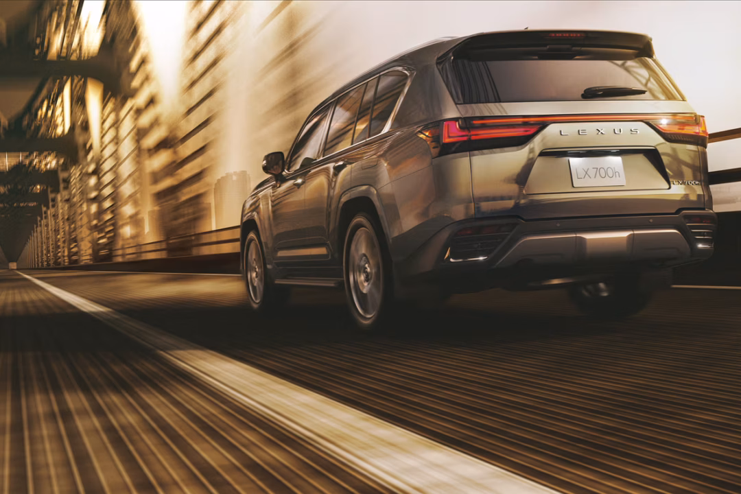 2025_LX_700h_003