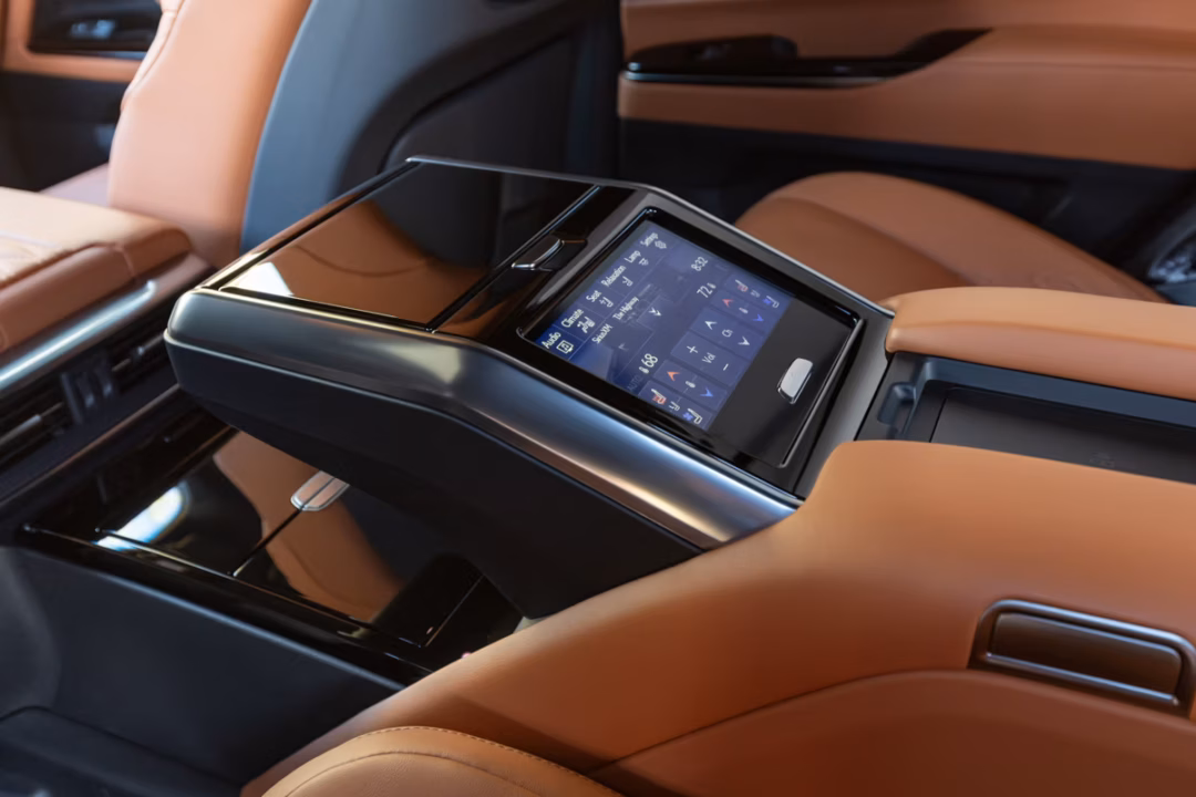 2025_Lexus_LX_700h_UltraLuxury_Sunflare_003