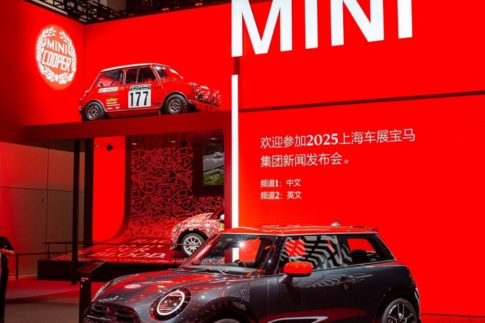 P90596375_lowRes_mini-john-cooper-wor