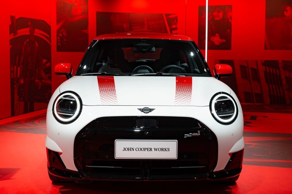 P90596376_lowRes_mini-john-cooper-wor