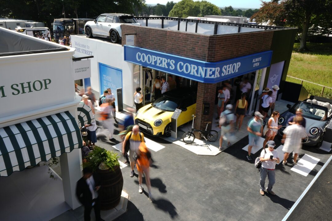 P90610868_lowRes_mini-at-goodwood-fes