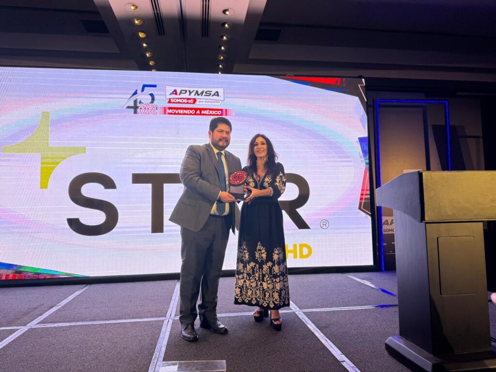 Carlos Saúl Rodríguez, Director de Capital Humano de APYMSA recibió el premio