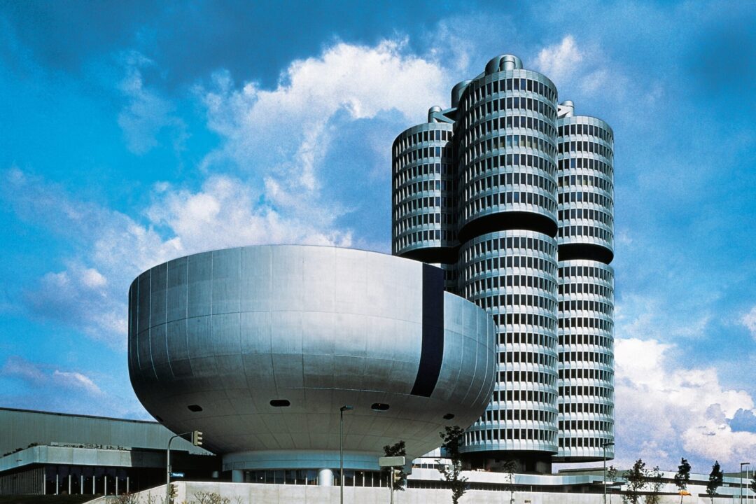 P90094349_lowRes_bmw-headquarters-12-