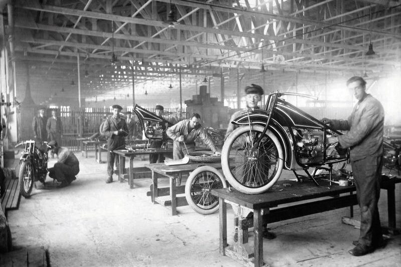 P90094361_lowRes_production-bmw-r-32-